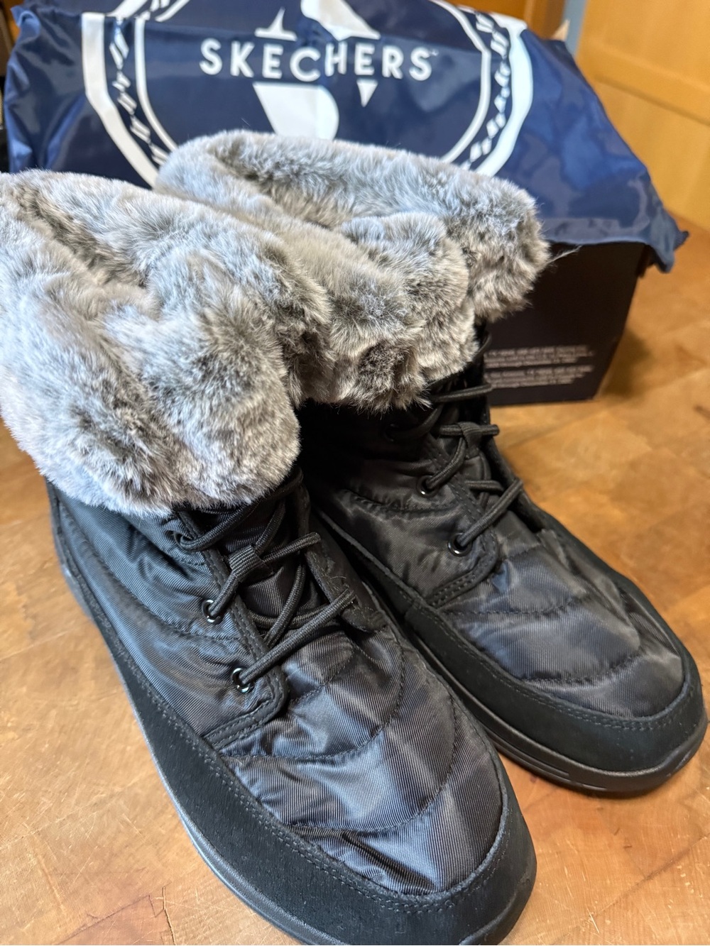 Skechers Black Winter Boots with Gray Faux-Fur Cuff Rain and Snow Women’s Sz 9